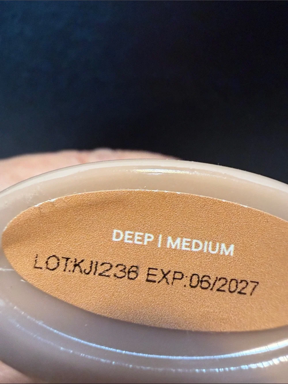 Tinted live Mineral Sunscreen SPF 50 - deep medium new